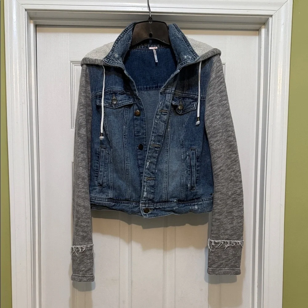 Free People - Denim Jacket with Gray Sweatshirt Sleeves & Hoodie - size M - Picture 1 of 5